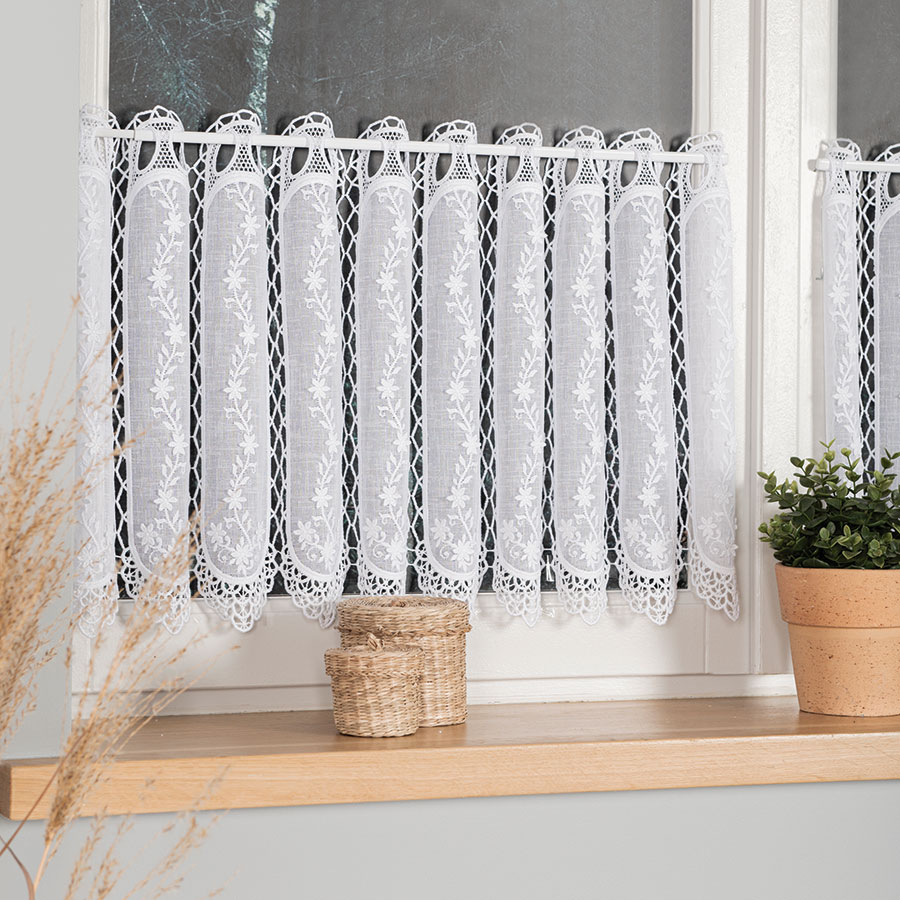 Zazdrostka haftowana panelowa na batyście, kolor biały, wysokość 60 cm - sprzedawana na metry