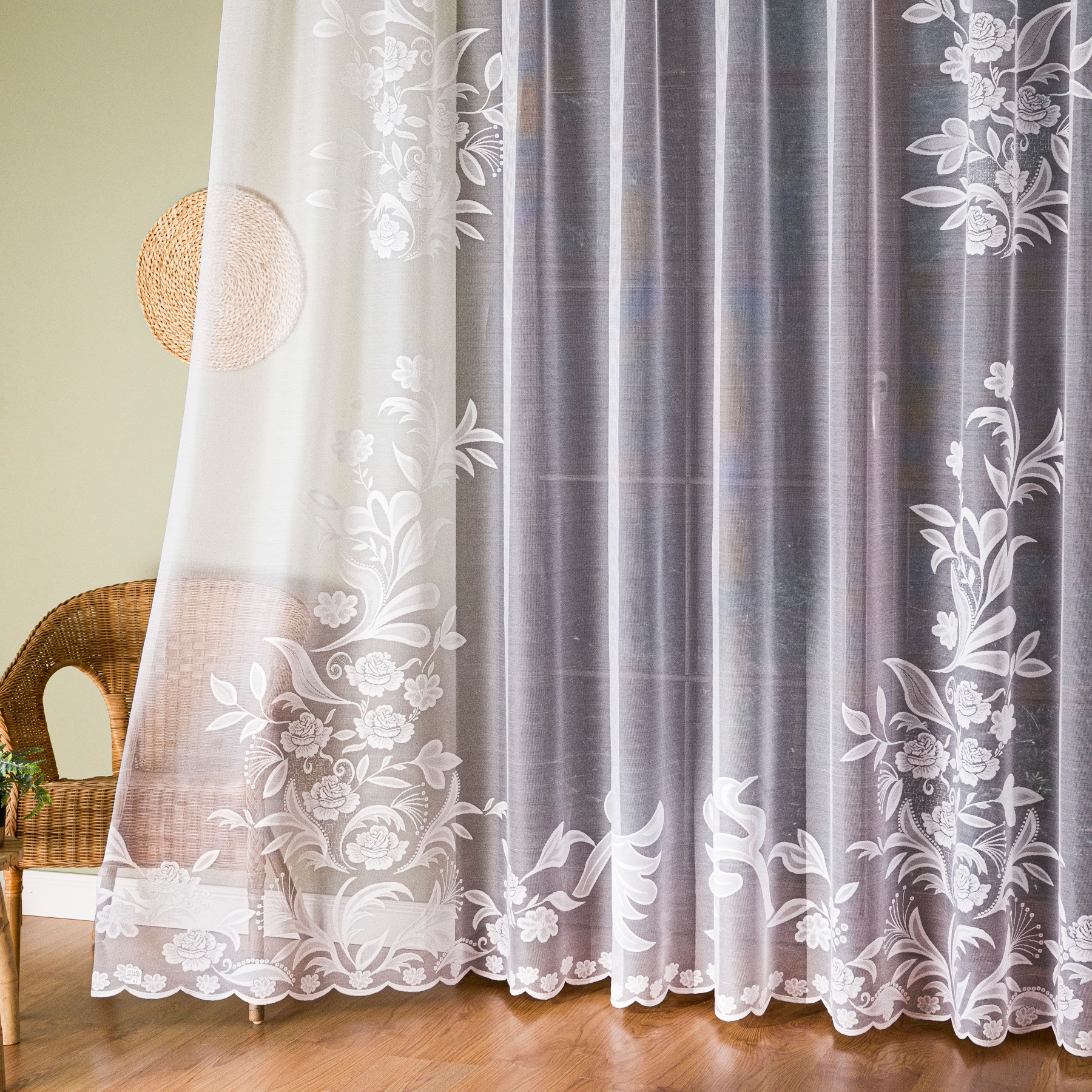 Długa firana żakardowa do salonu z pnącym się wzorem wysokość 250 cm - sprzedawana na metry