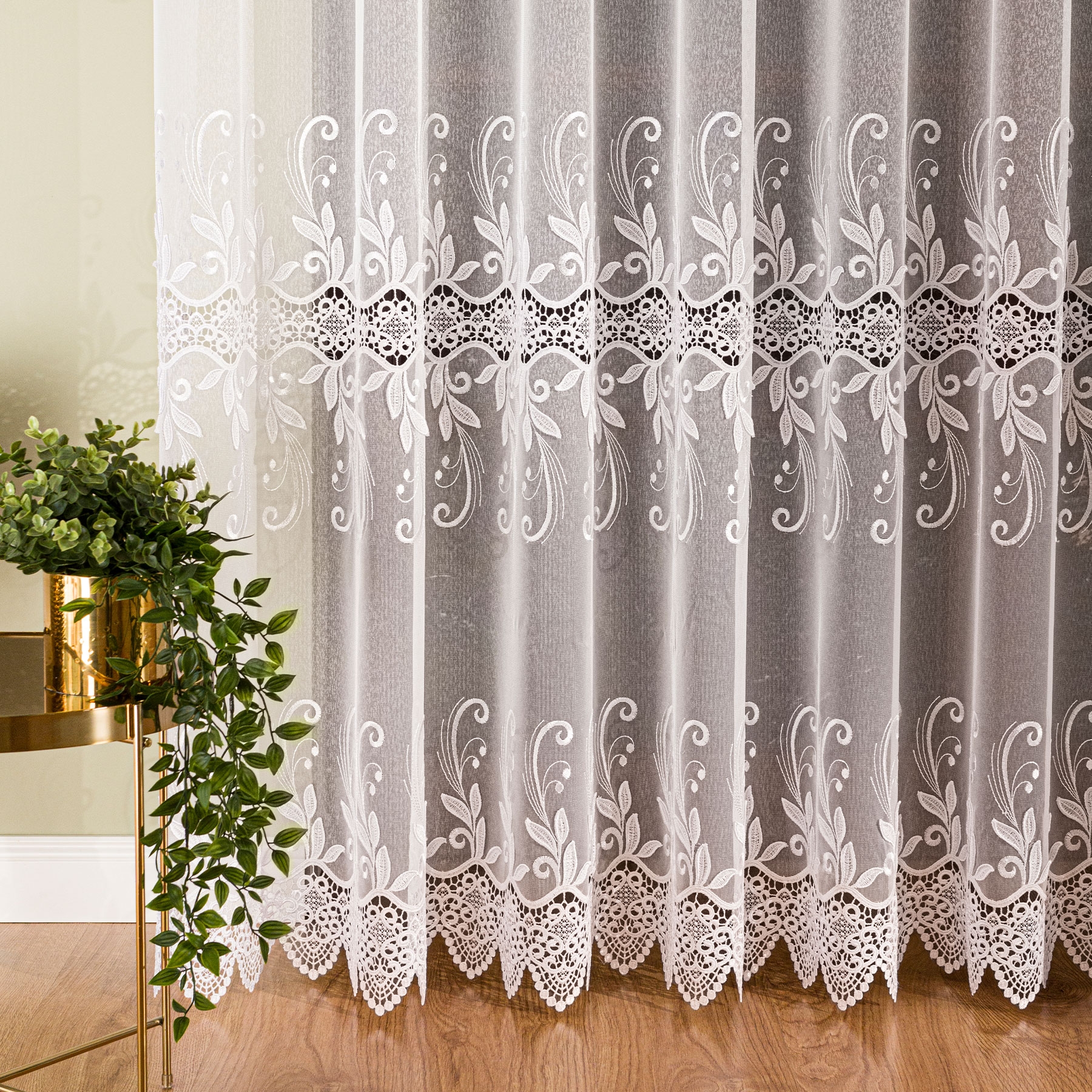 Firanka z aplikacją wysokość 250 cm kolor biały - oferowana w metrażu