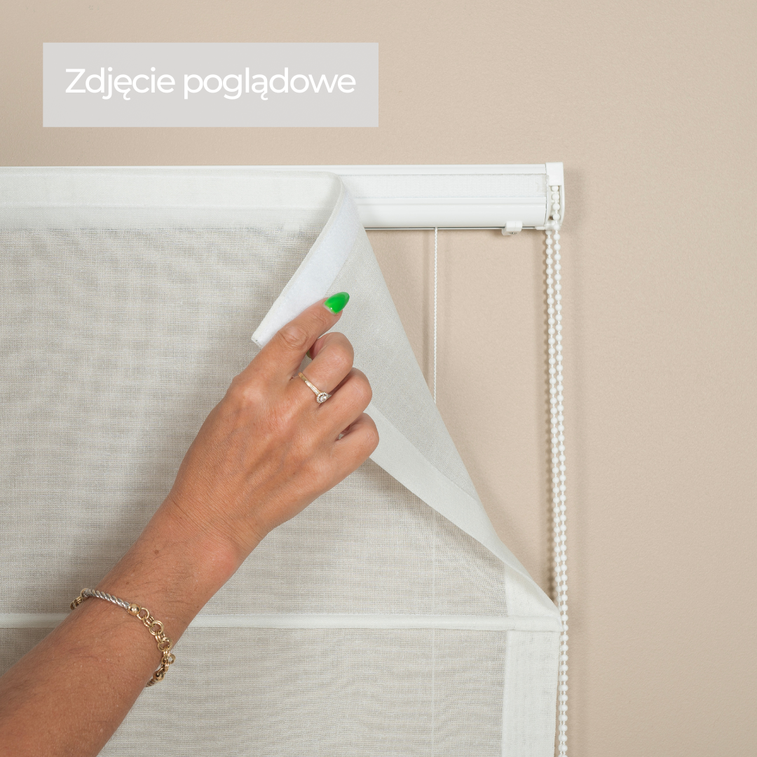 Roleta rzymska z tkaniny dekoracyjnej, biała z granatowo-srebrnym zdobieniem, szerokość 140 cm - szyta na wymiar