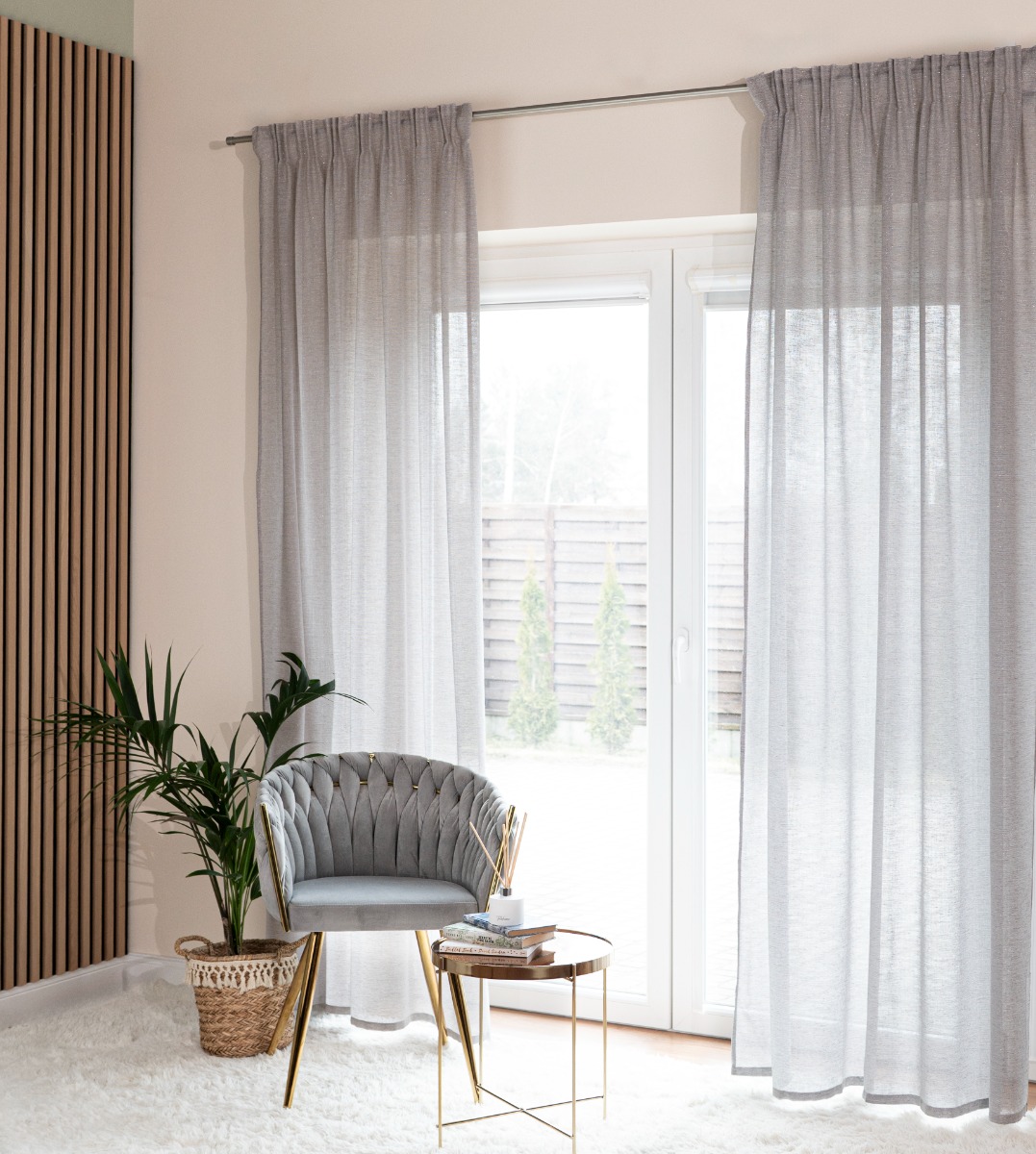 Zasłona do salonu na taśmie ze srebrną nicią kolor brunatny 145x245 cm Mirella