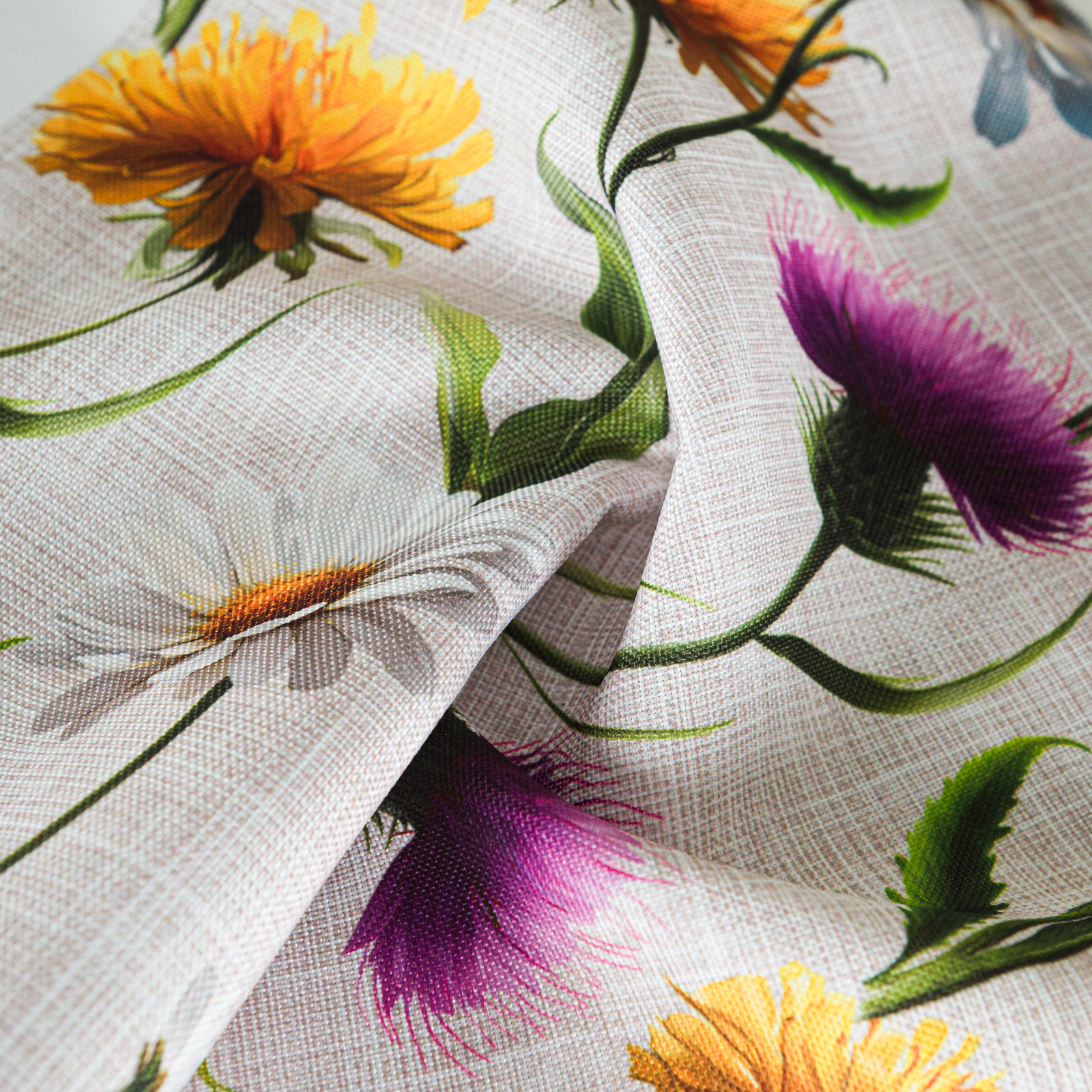 Wodoodporny materiał na obrusy lub zasłony drukowany w kwiaty polne szer. 160 cm Zoya - sprzedawany na metry