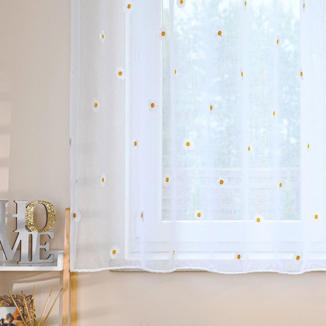 Firanka do salonu na przelotkach, haftowane stokrotki 300x160 cm Bellis