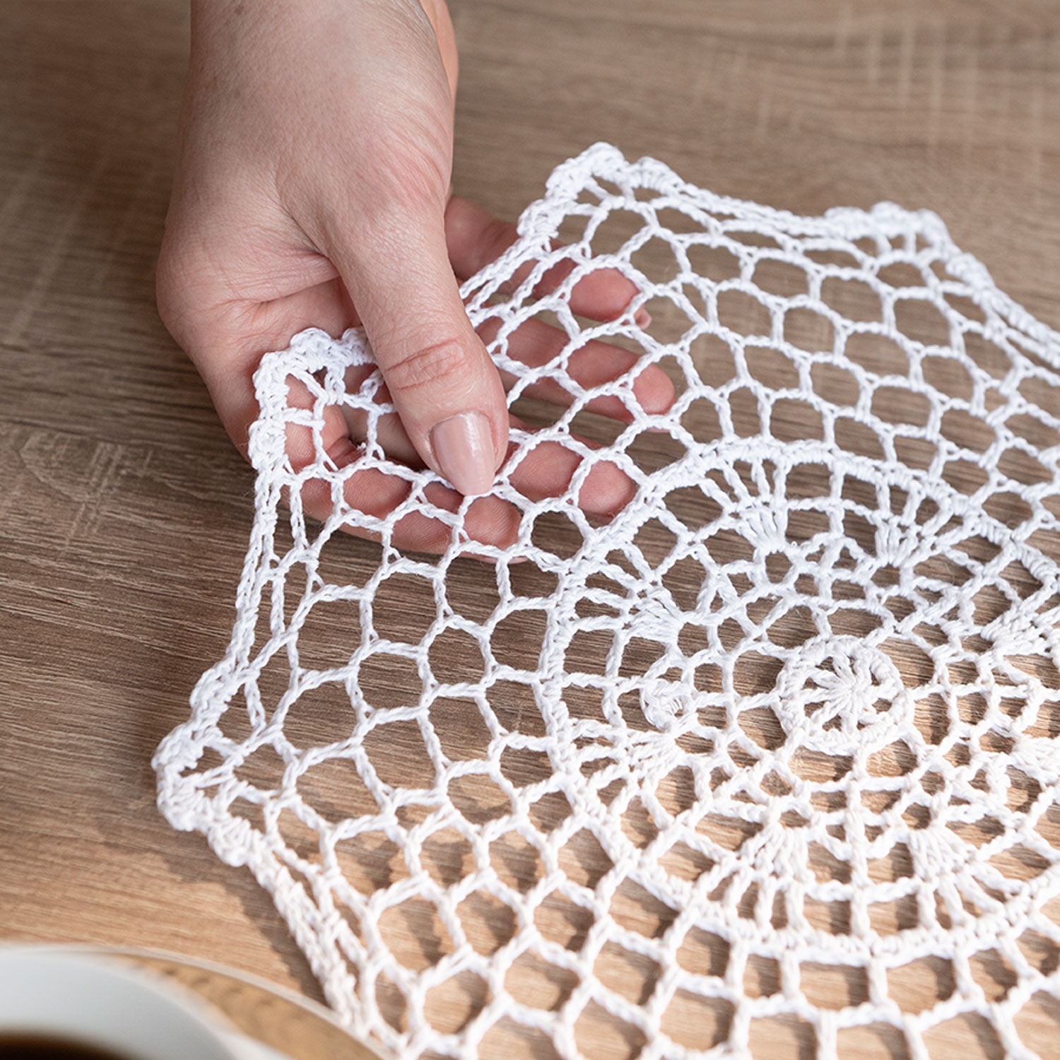 Ażurowa serwetka z bawełny, kolor biały, średnica 25 cm