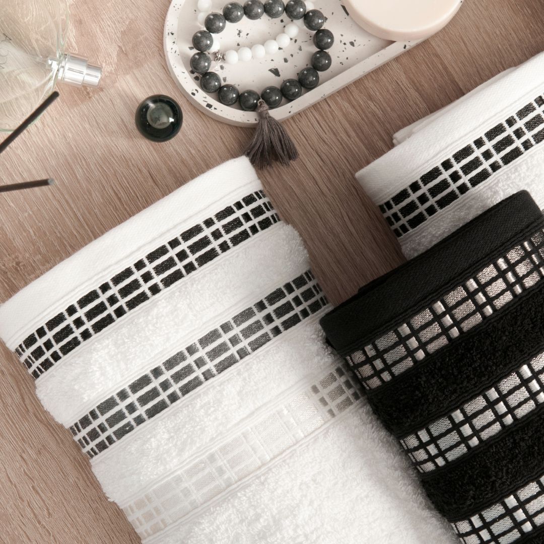 Biały ręcznik frotte Luxury