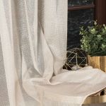 Firanka z zagęszczonej siateczki z ołowianką, z nabłyszczanej przędzy w kolorze beżowym, wysokość 330 cm - sprzedawana na metry