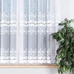 Krótka firanka żakardowa ze wzorem w liście, kolor biały, wysokość 160 cm - sprzedawana na metry