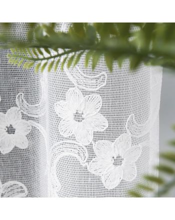 Firana haftowana w białe kwiaty markizeta na fleksach  