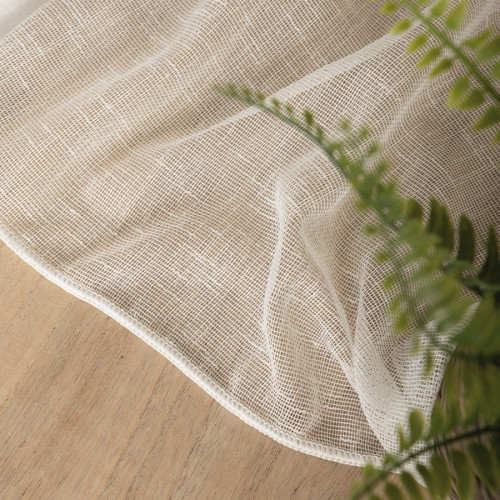 Długa firana do salonu lub sypialni z delikatnej siateczki ze wzorem przypominającym płótno, kolor kremowy, wysokość 305 cm - sprzedawana na metry