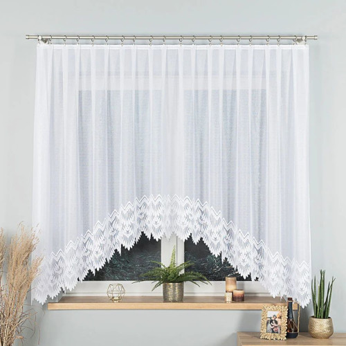 Krótka firanka żakardowa gotowa wykończona w łuk ze wzorem na samym dole, kolor biały, oferowana w 2 rozmiarach, Felicja