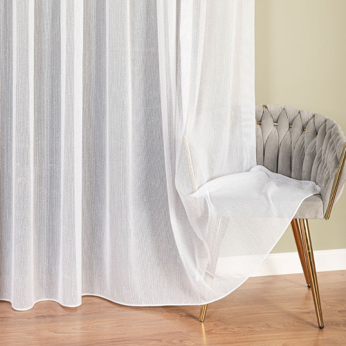 Długa firana do salonu z puszystą moherową siateczką wzbogacona połyskującą srebrną nicią, kolor biały, oferowana w dwóch wysokościach - sprzedawana na metry