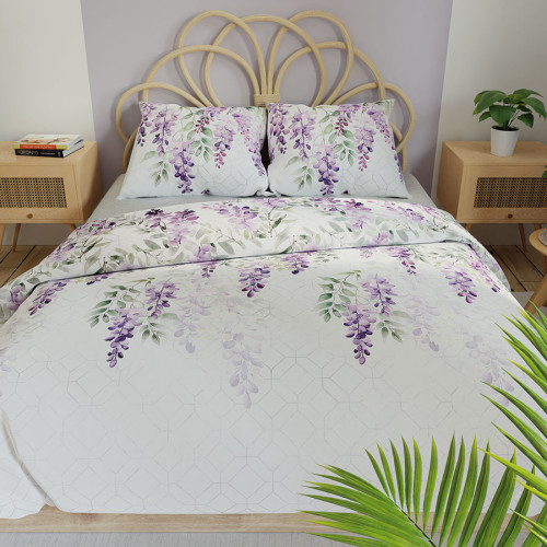 Komplet pościeli z bawełny satynowej, białej z nadrukiem kwiatów bzu, oferowana w dwóch rozmiarach, Lavanya