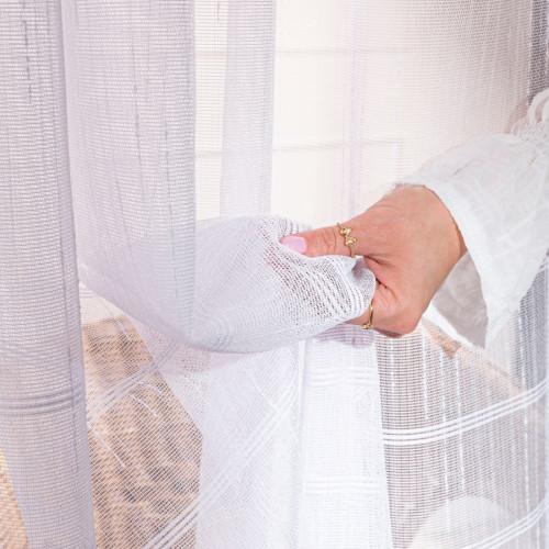 Długa firana do salonu na przelotkach wzór deszczyk z poziomymi pasami i ołowianką Calypso - szyta na wymiar