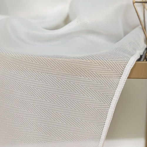 Długa firana wykonana z delikatnie błyszczącej przędzy z ołowianką, wzór jodełki, kolor off-wite, wysokość 300 cm, Jodełka - sprzedawana na metry