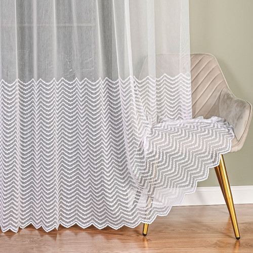 Długa firana do salonu, haftowana ze wzorem na samym dole, kolor biały, wysokość 280 cm - sprzedawana na metry