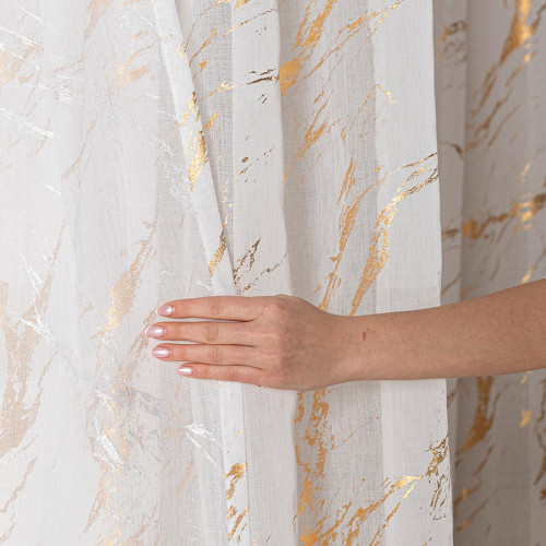 Firana gotowa w kolorze białym ze złotym zdobieniem, uszyta na taśmie, rozmiar 140x250 cm, Złoty marmurek