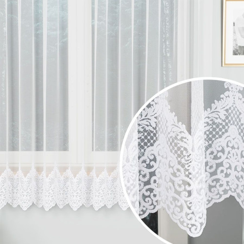 Krótka firanka z haftowanym wzorem na samym dole w kolorze białym, oferowana w dwóch rozmiarach - sprzedawana na metry