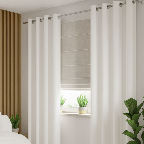 Gotowa zasłona z miękkiej welwetowej tkaniny Velvi, kolor biały na przelotkach, dostępna w kilku rozmiarach