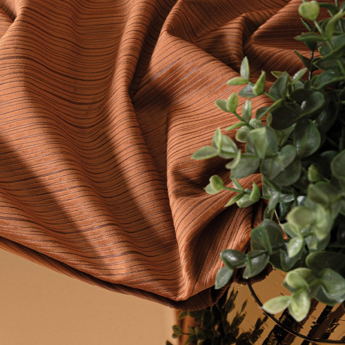 Materiał na zasłony o delikatnej strukturze przypominającej sztruks Charlotta, kolor rdzawy, wysokość 300 cm