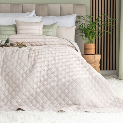 Narzuta na łóżko z pikowanym wzorem Molly, kolor ciepły beżowy, dostępna w 2 rozmiarach