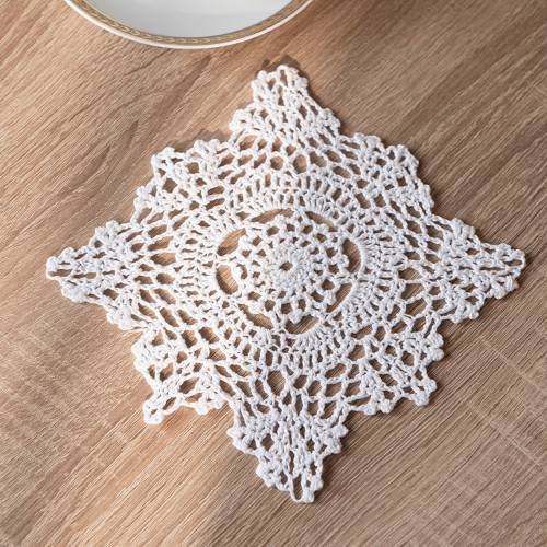 Serweta z ażurem, szerokość 15cm x wysokość 15cm, kolor 001 biały