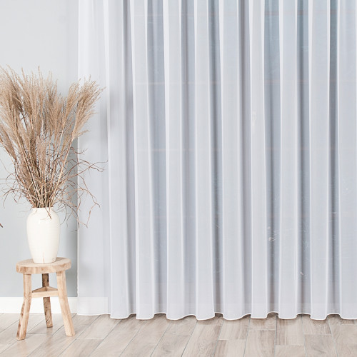 Biała gładka firana z obciążnikiem na fleksach - szyta na wymiar 