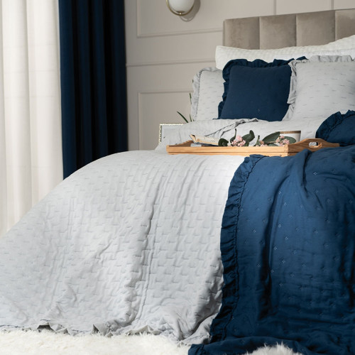 Narzuta na łóżko z dekoracyjną falbanką Savona, kolor szary, dostępna w 3 rozmiarach