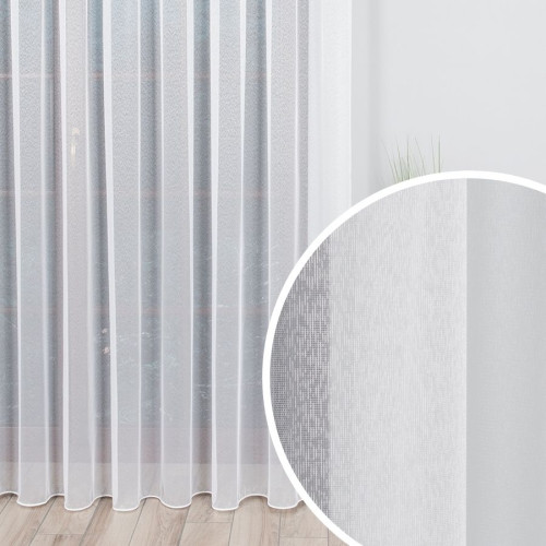 Błyszcząca biała firanka na markizecie o strukturze deszczyku z obciążnikiem na tunelu - szyta na wymiar