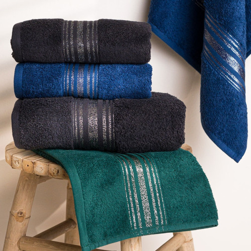 Ręcznik bawełniany z ozdobną bordiurą z nabłyszczanej srebrnej nici, kolor czarny, ofererowany w dwóch rozmiarach, Oskar