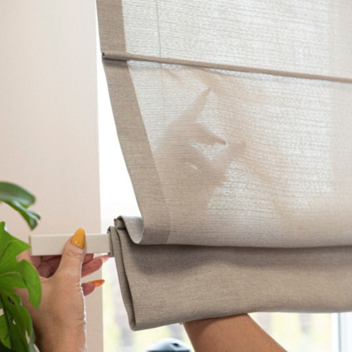 Gotowa roleta rzymska z tkaniny wodoodpornej Aruba, kolor szarobeżowy, rozmiar 160x160 cm