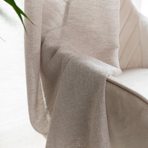 Zasłona do salonu na taśmie ze srebrną nicią kolor beżowy 145x245 cm Mirella