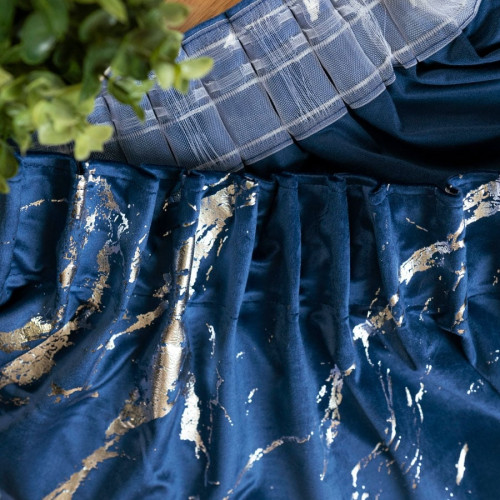 Gotowa welwetowa zasłona ze srebrnym nadrukiem na taśmie marszczącej w kolorze granatowym, rozmiar 140x250 cm, Marma