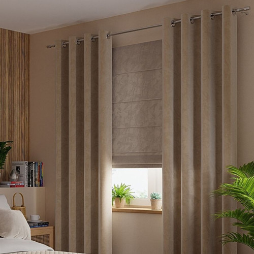 Gotowa zasłona z miękkiej welwetowej tkaniny Velvi, kolor ciemny beżowy na przelotkach