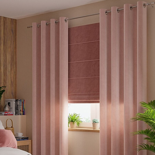 Gotowa zasłona z miękkiej welwetowej tkaniny Velvi, kolor pudrowy róż na przelotkach