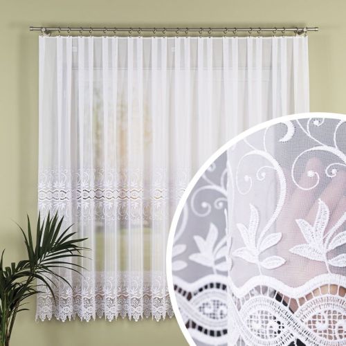 Krótka firana z haftowaną aplikacją na woalu, kolor biały wysokość 175 cm - sprzedawana na metry