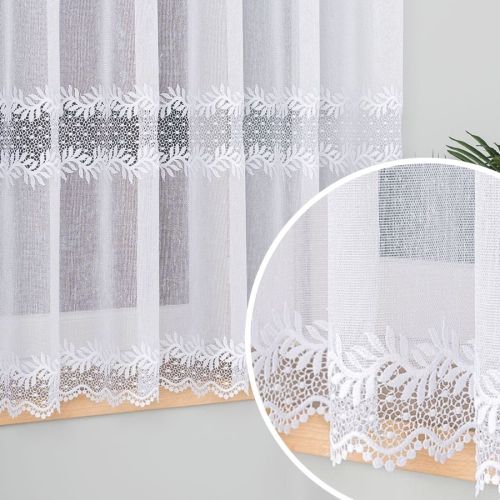 Krótka firanka do salonu z aplikacją ze wzorem pasowym, kolor biały, wysokość 160 cm - sprzedawana na metry