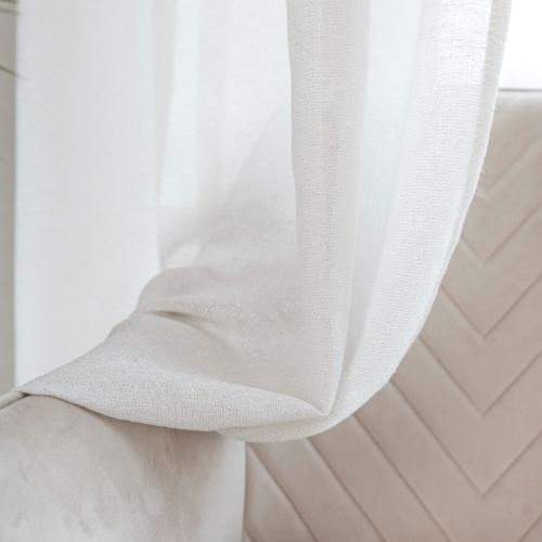 Dekoracyjna zasłonka z zagęszczanej siateczki z błyszczącą nicią, na taśmie marszczącej, kolor biały, rozmiar 145x245 cm, Mirella