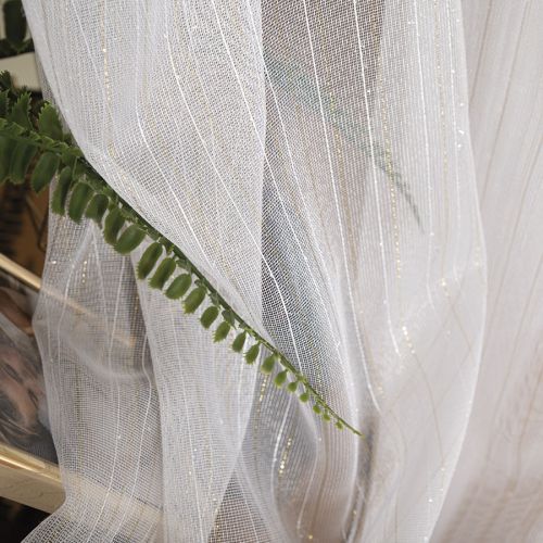 Długa delikatna firana z nabłyszczanej przędzy ozdobiona złotą nitką, wysokość 300 cm - sprzedawana na metry
