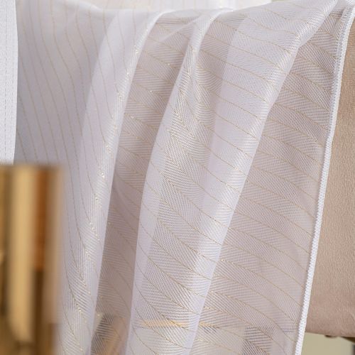 Długa firana wykonana z błyszczącej przędzy wzbogacona złotą nicią, z ołowianką, wzór jodełki, kolor biały, wysokość 300 cm, Złota jodełka - sprzedawana na metry