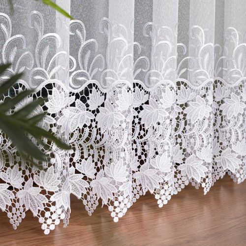 Długa firanka z zagęszczonej markizety z haftowaną aplikacją w postaci roślinnego wzoru pasowego, kolor biały, wysokość 250 cm - sprzedawana na metry