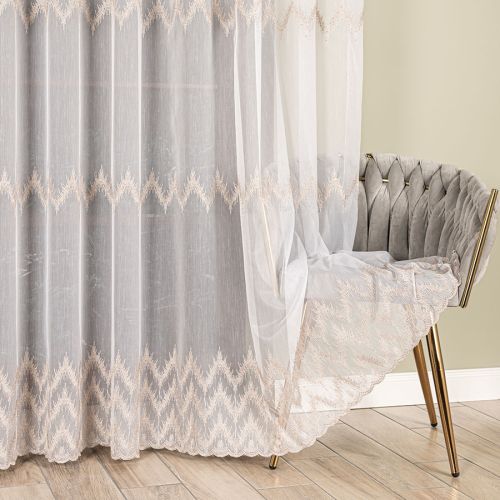 Długa firana do salonu z geometrycznym złotym wzorem haftu na białym tle, wysokość 280 cm - sprzedawana na metry