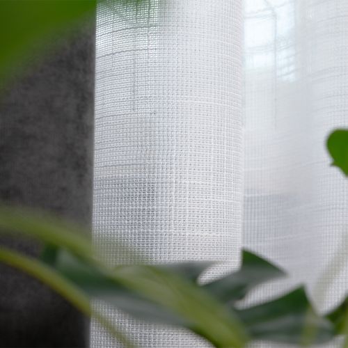 Biała firanka gotowa typu len na przelotkach z połyskiem, rozmiar 140x250 cm