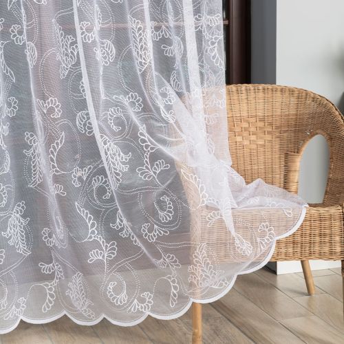 Długa gotowa firana żakardowa z kwiatowym wzorem po całości, kolor biały, rozmiar 300x250 cm