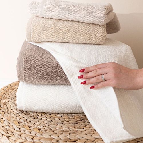 Ręcznik bawełniany w kolorze białym, oferowany w dwóch rozmiarach, Leon