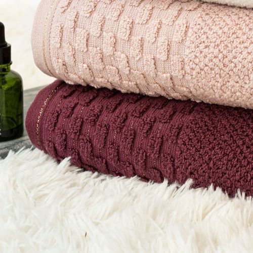 Ręcznik bawełniany frotte z tłoczoną bordiurą i złotą nitką, kolor różowy, oferowany w dwóch rozmiarach, Neptun
