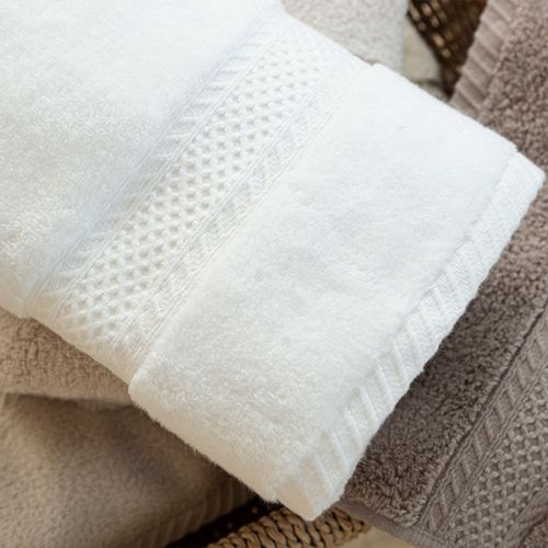 Miękki i delikatny ręcznik bawełniany w kolorze białym, oferowany w dwóch rozmiarach, Rodos