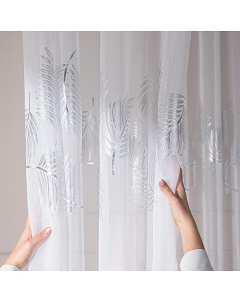 Gotowa firana w białym kolorze na przelotkach ze srebrnym zdobieniem, rozmiar 140x250 cm, Marietta