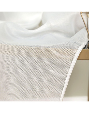 Firana wykonana z delikatnie błyszczącej przędzy z ołowianką, na taśmie, wzór jodełki, kolor biały, wysokość do 300 cm,  Jodełka -szyta na wymiar