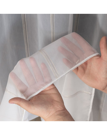 Firanka woalowa ze wzorem pasowym z ołowianką, wysokość 305 cm, kolor 004 biało-kremowy ze srebrną nitką