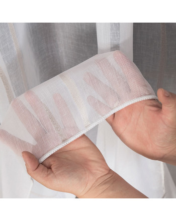 Firana z batystu  ze wzorem po całości i ołowianką, kolor biały z beżowym haftem, wysokość 320 cm, 027410 - sprzedawana na metry